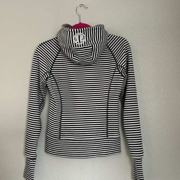 Lulu lemon striped scuba jacket - Picture 4 of 5